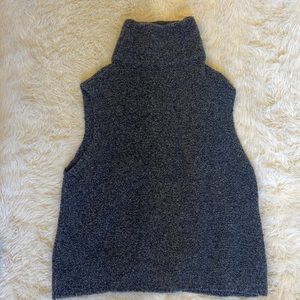 Autumn Cashmere Boucle Sleeveless Funnel Neck in Asphalt Gray